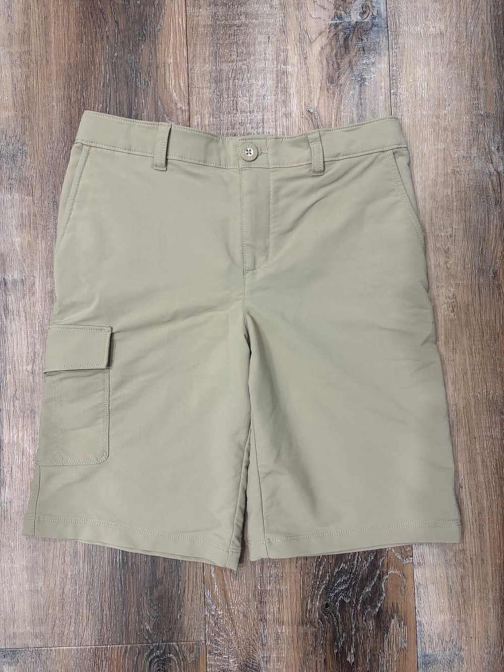 Under Armour Boys Casual Cargo Shorts in Khaki- Size Youth Large